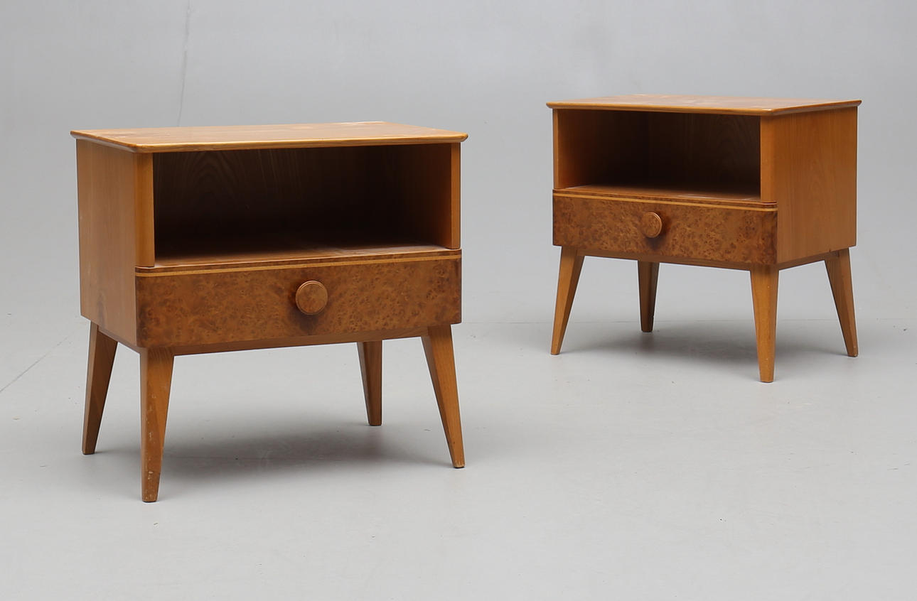 SÄNGBORD, 1 par, ask/alrot, 1900-talets mitt.