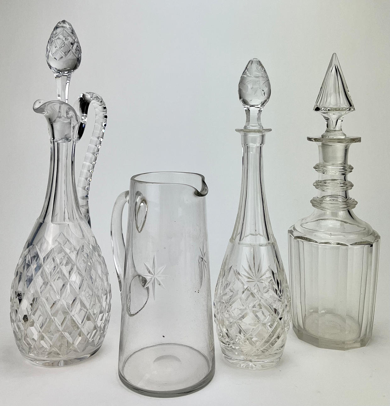 KARAFLER, 4 stk., glas, 20. århundrede.