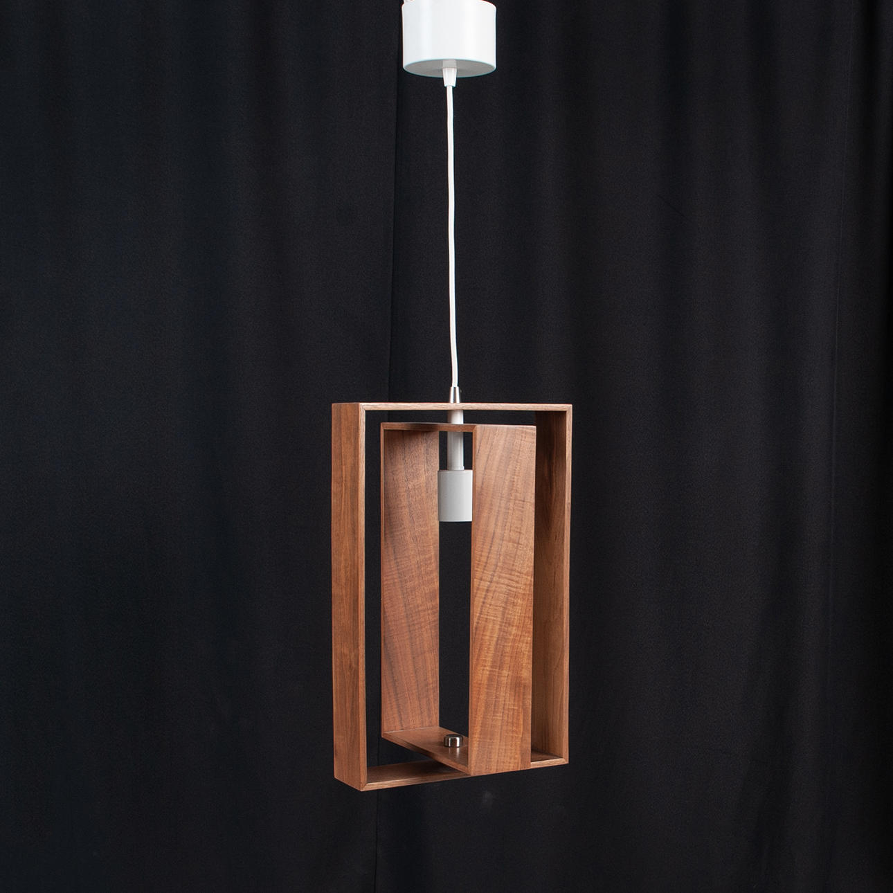 LOFTSLAMPE. Træ, moderne.