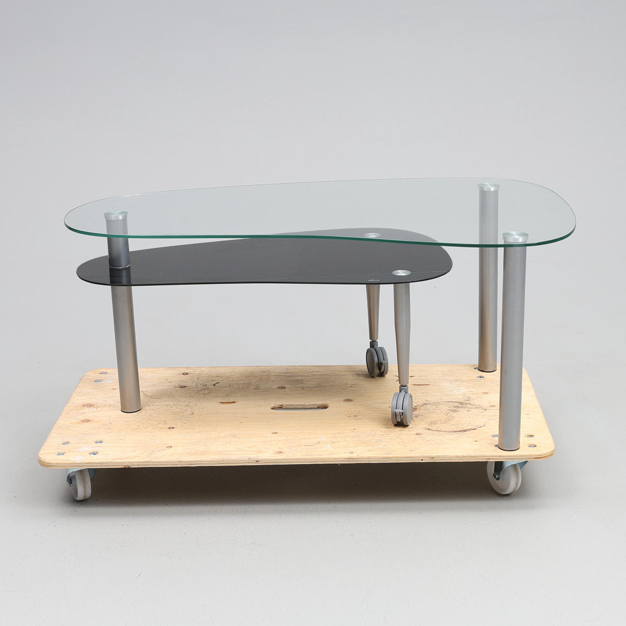 COFFEE TABLE. Glass/chrome, Jysk.
