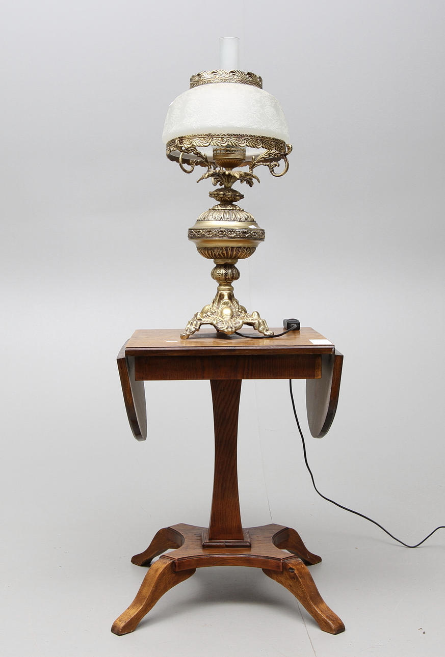 LAMPA SAMT BORD, 2 delar, 1900 tal.