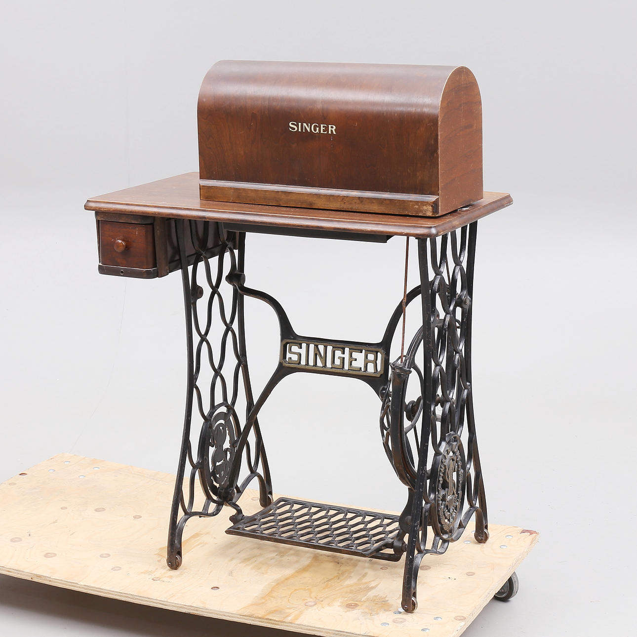 TRAMPOMPELUKONE, Singer, 1900-luvun alku.