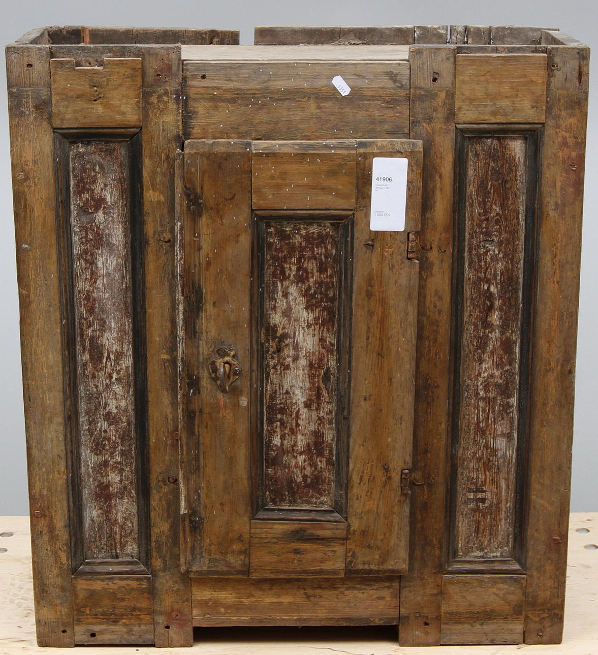 HÄNGSKÅP, allmoge, 1700 tal.