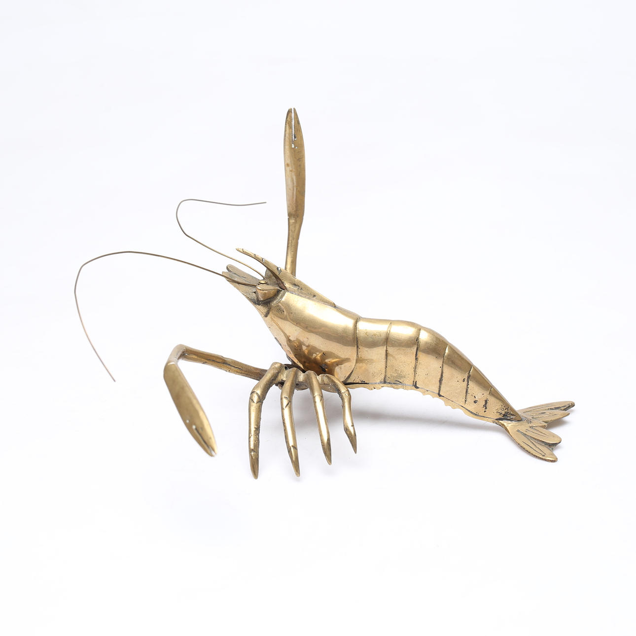 ESCULTURA, cigalas, metal amarillo.