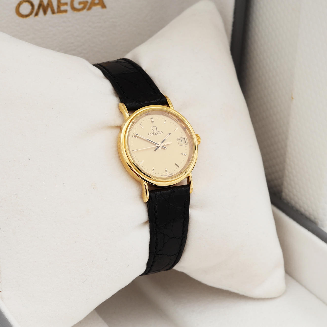 DAMARMBANDSUR, Guld, 18k, Omega.