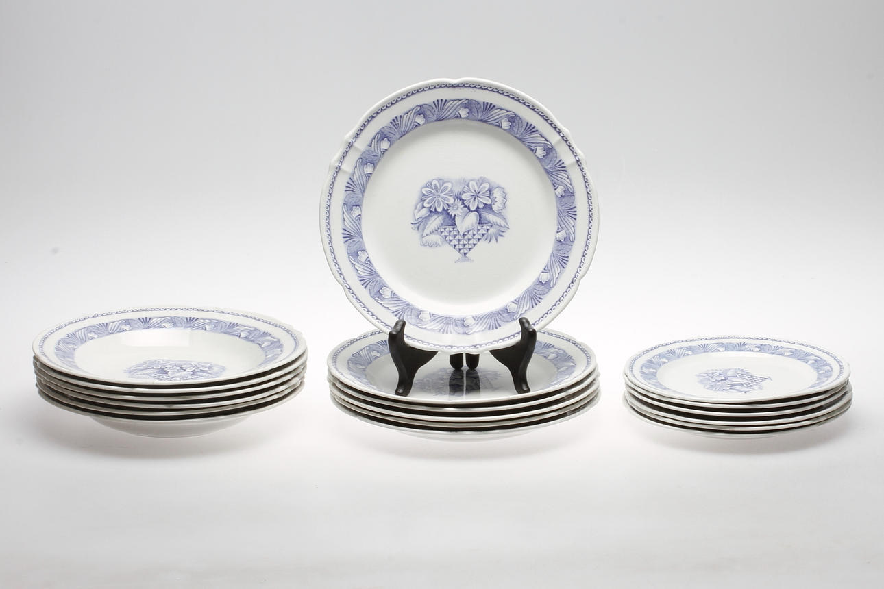 SERVISDELAR, 18 delar, flintgods, "Astrid", Gefle.