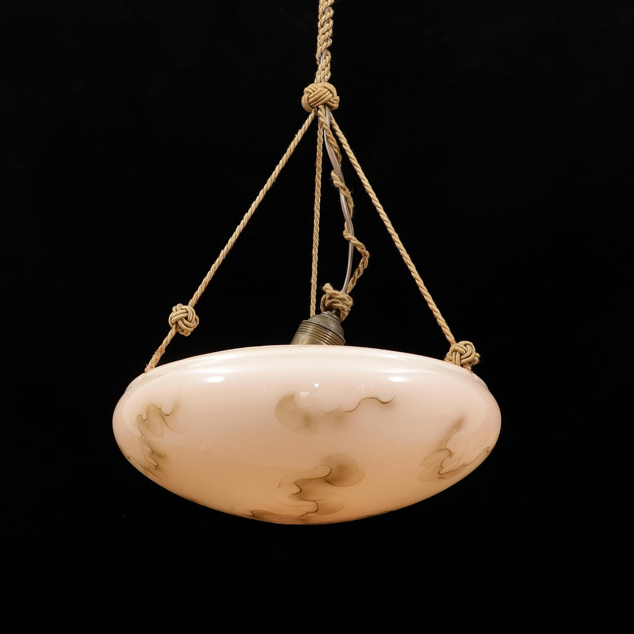 Deckenlampe aus Glas, erste Hälfte des 20. Jahrhunderts.