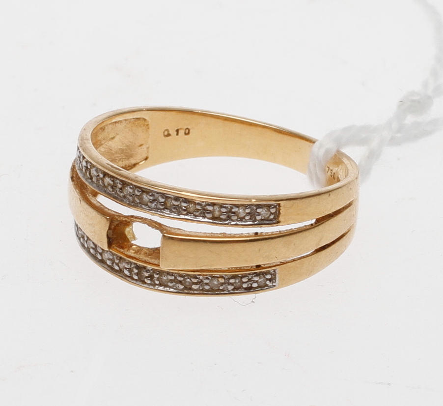 RING, 18k guld, vikt ca 4 gram.