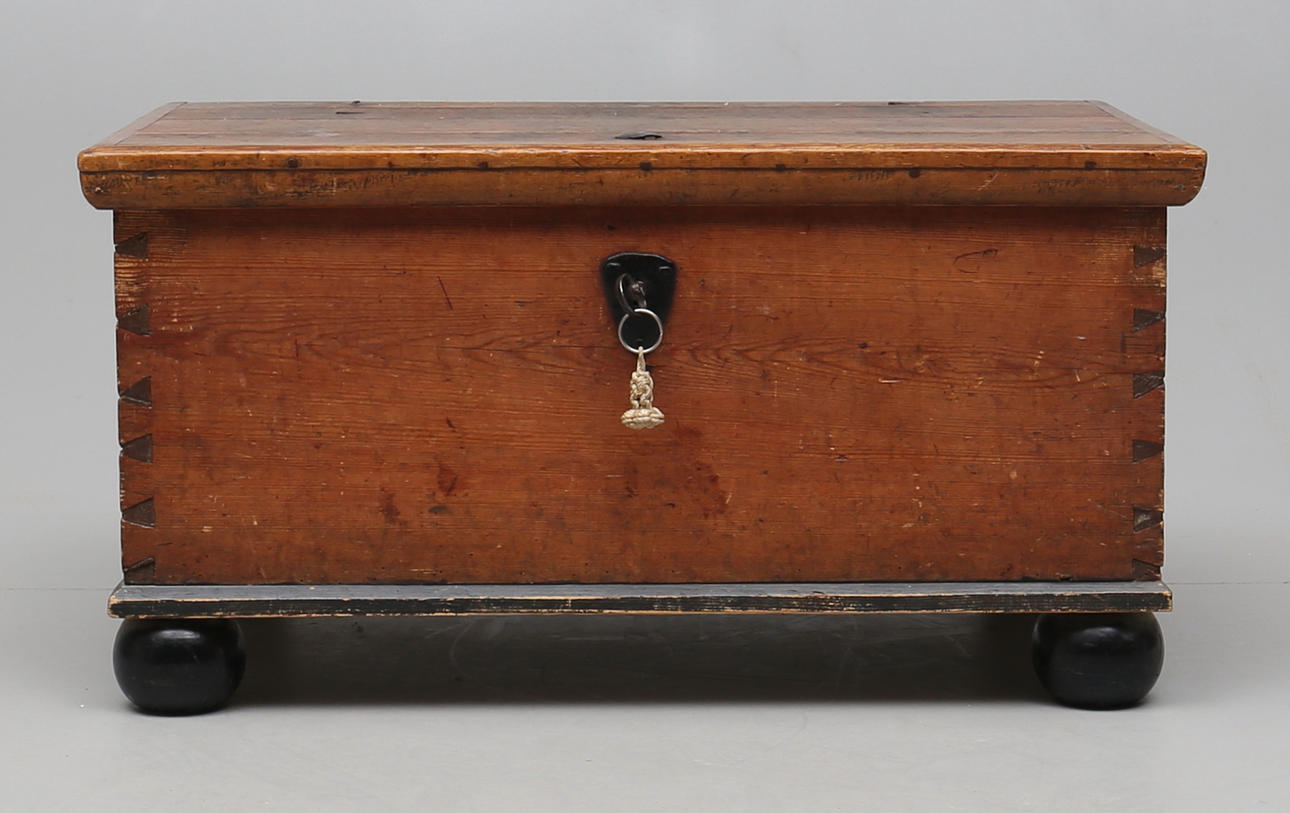 COFFIN, hardwood, 18th/19th century.