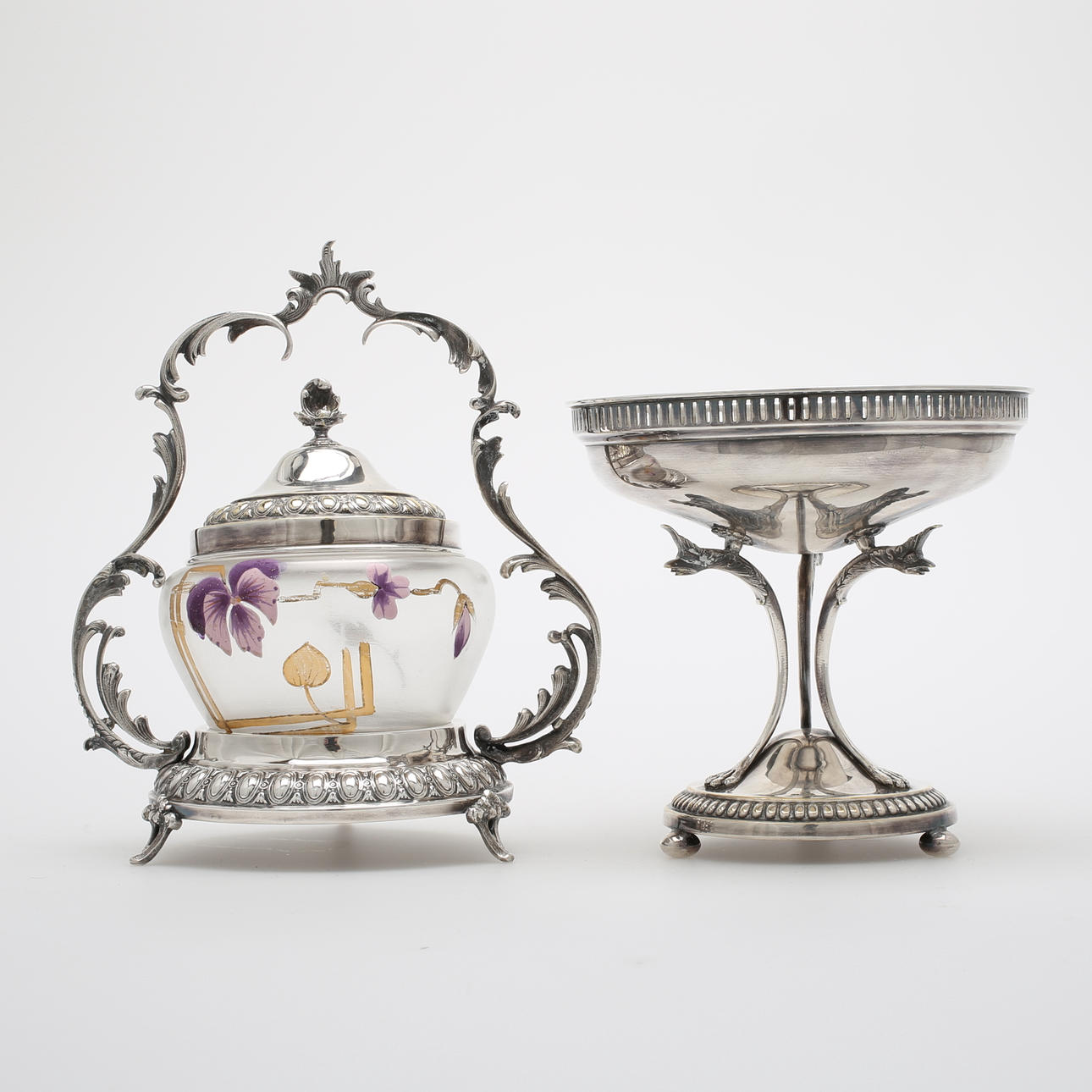 SKÅL på FOT samt BONBONJÄR, nysilver och glas, 1900-talets första hälft.