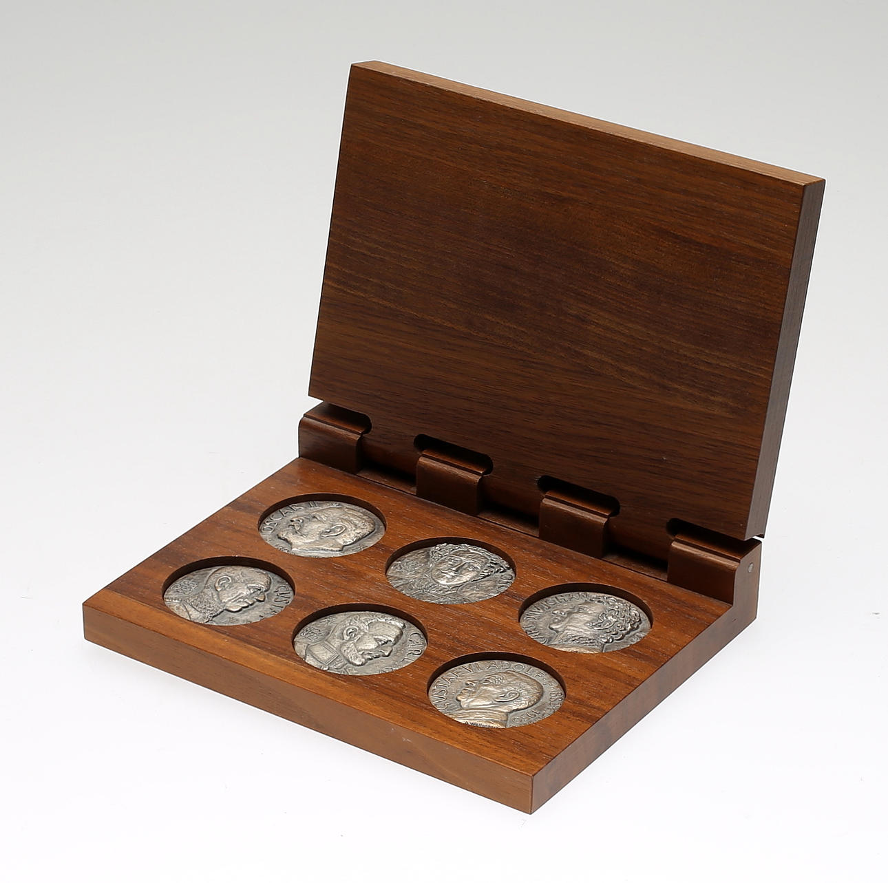 MEDALJER, 6 st, 925 silver, "Sex Bernadotter på Sveriges tron", vikt ca 330 gram.