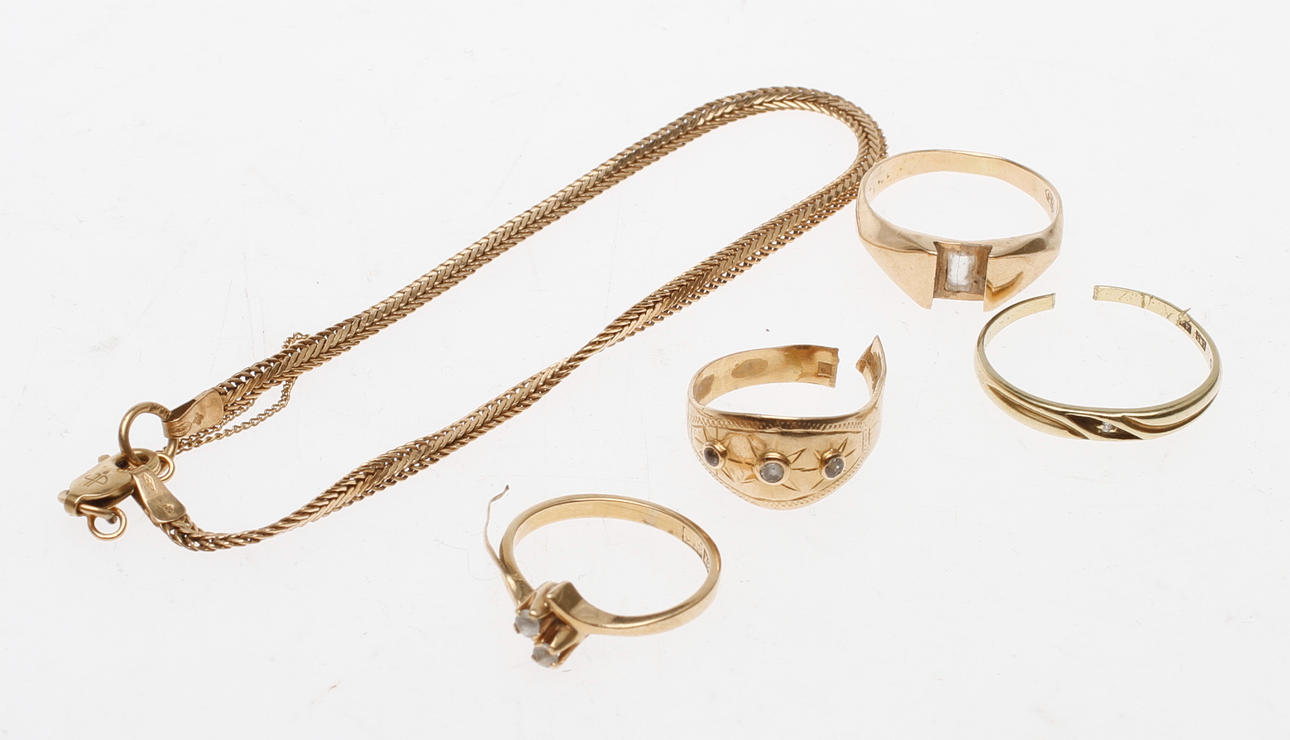 GULD, 18k guld, vikt ca 11,5 gram samt 14k, 1,5 gram.