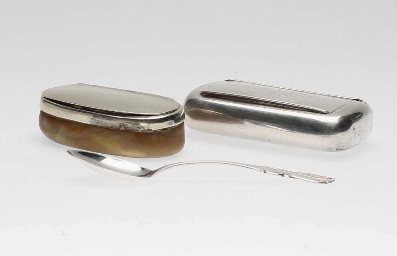 SNUSDOSOR, 2 st samt SKED, silver, 1900-talets första del.