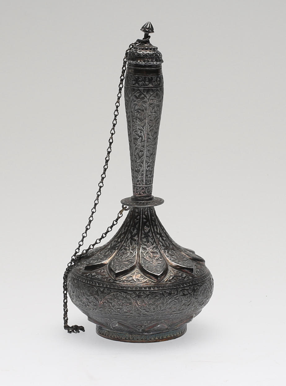 FLASKA, sk Alabastern, vitmetall, Ryssland, 1900-talet början.