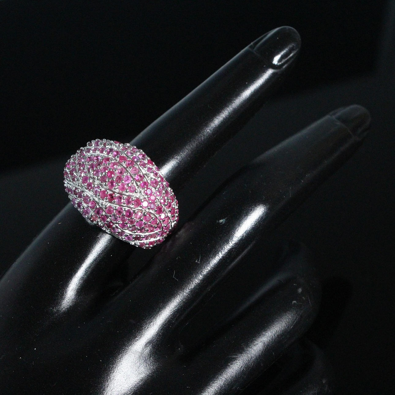 Rubinring/statementring, 925 sølv.