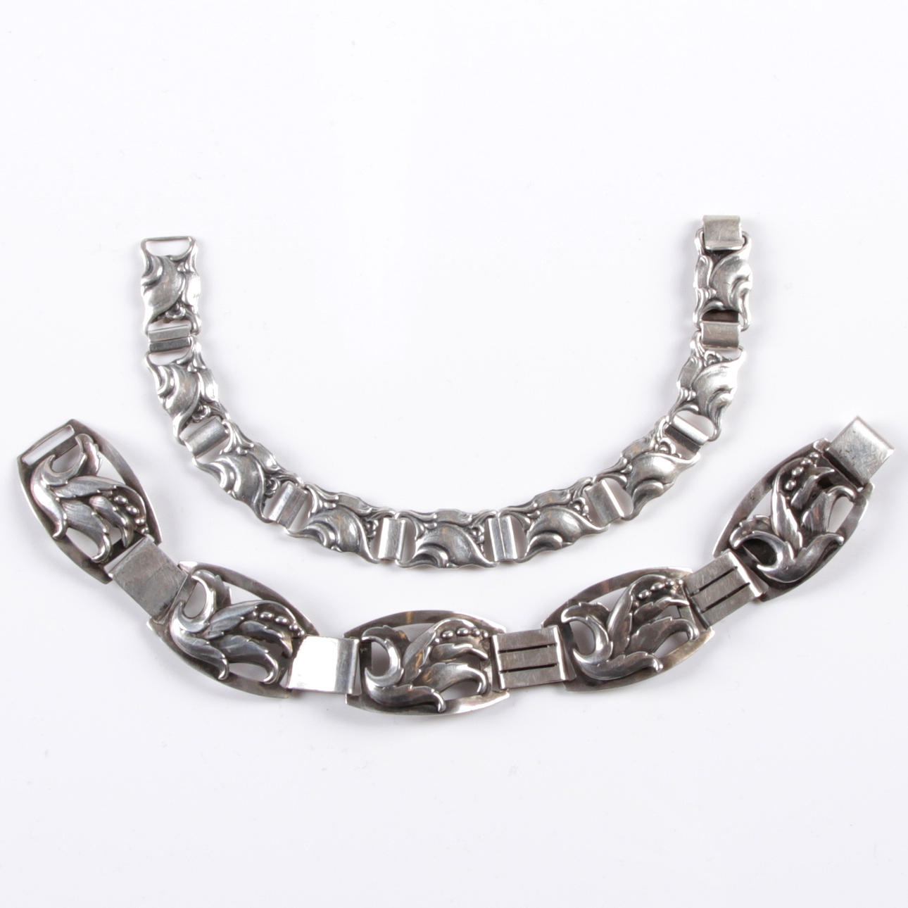 ARMBAND, 2 st. Silver, jugend, 1900-tal.