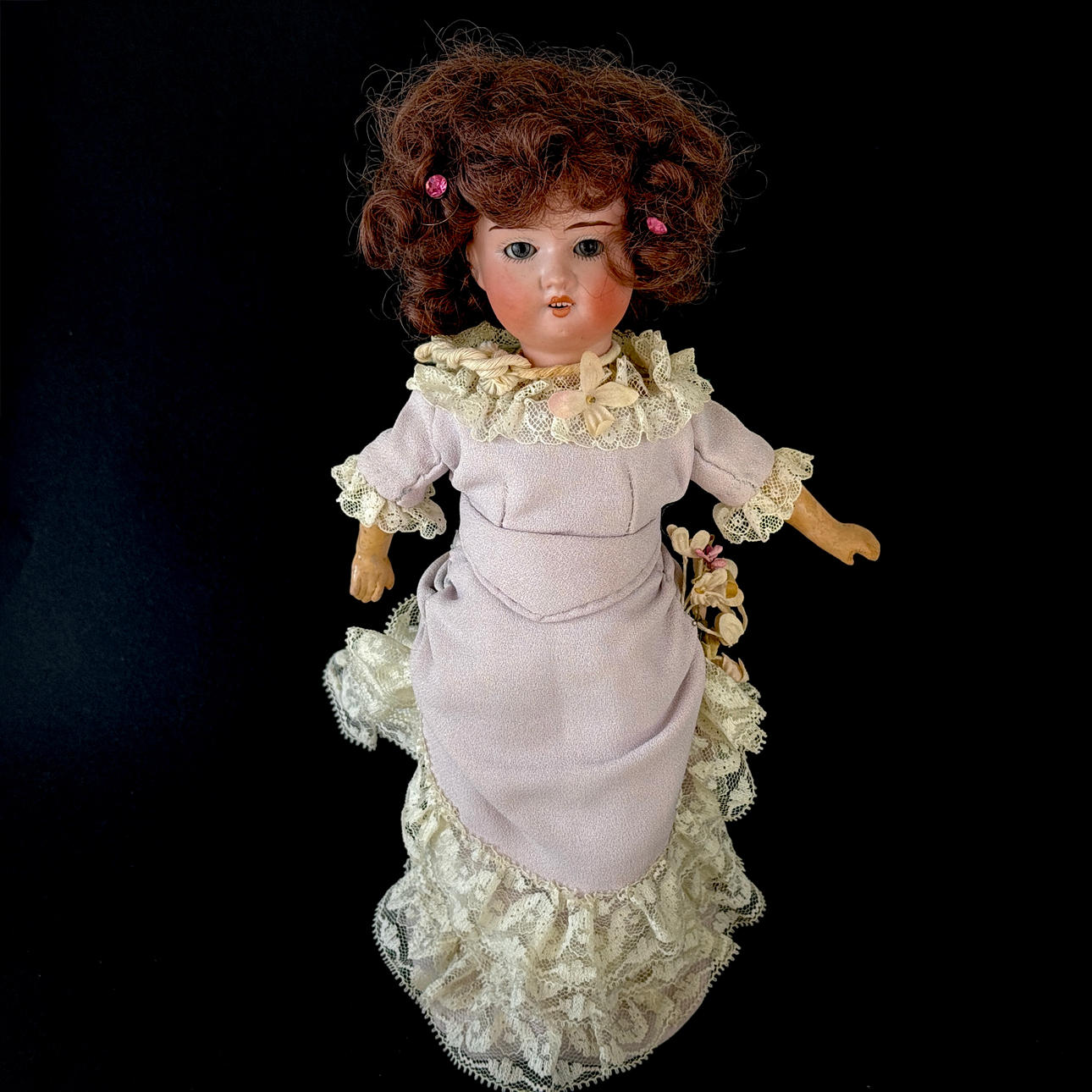 SIMON & HALBIG KINDERPUPPE MIT PORZELLANKOPF.