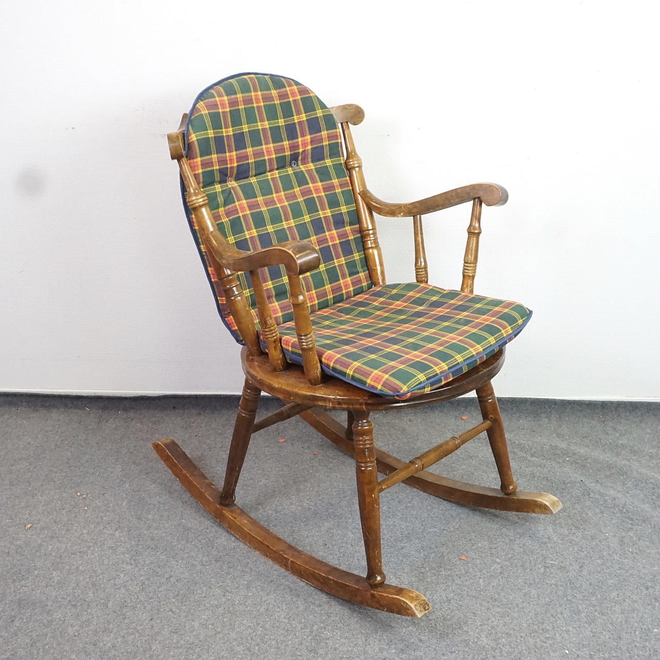 GUNGSTOL, trä, avtagbar dyna.