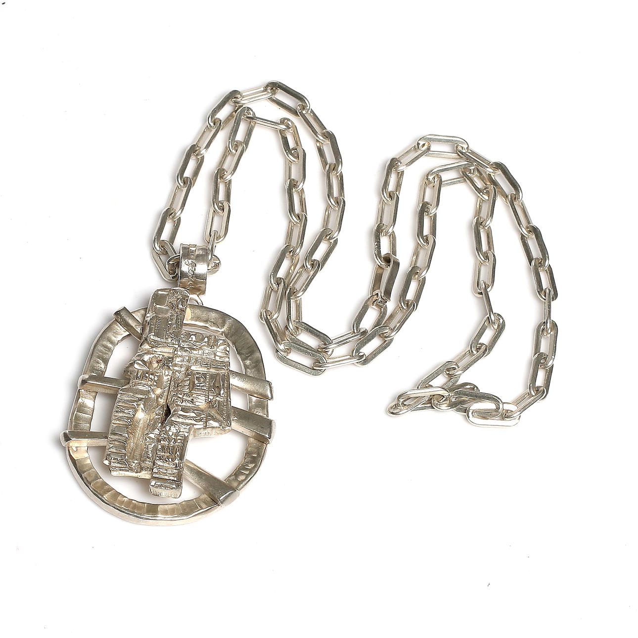 CLAES GIERTTA. Halsband med hänge, silver, signerad och stämplad, Stockholm, 1976. Vikt 82 gram.