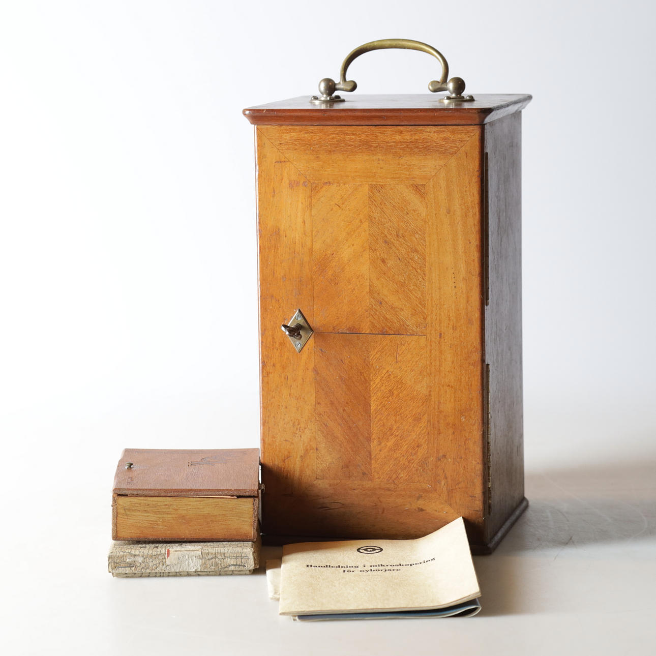 MICROSCOPE, E. Leitz, Wetzlar, No 19003, Germany.