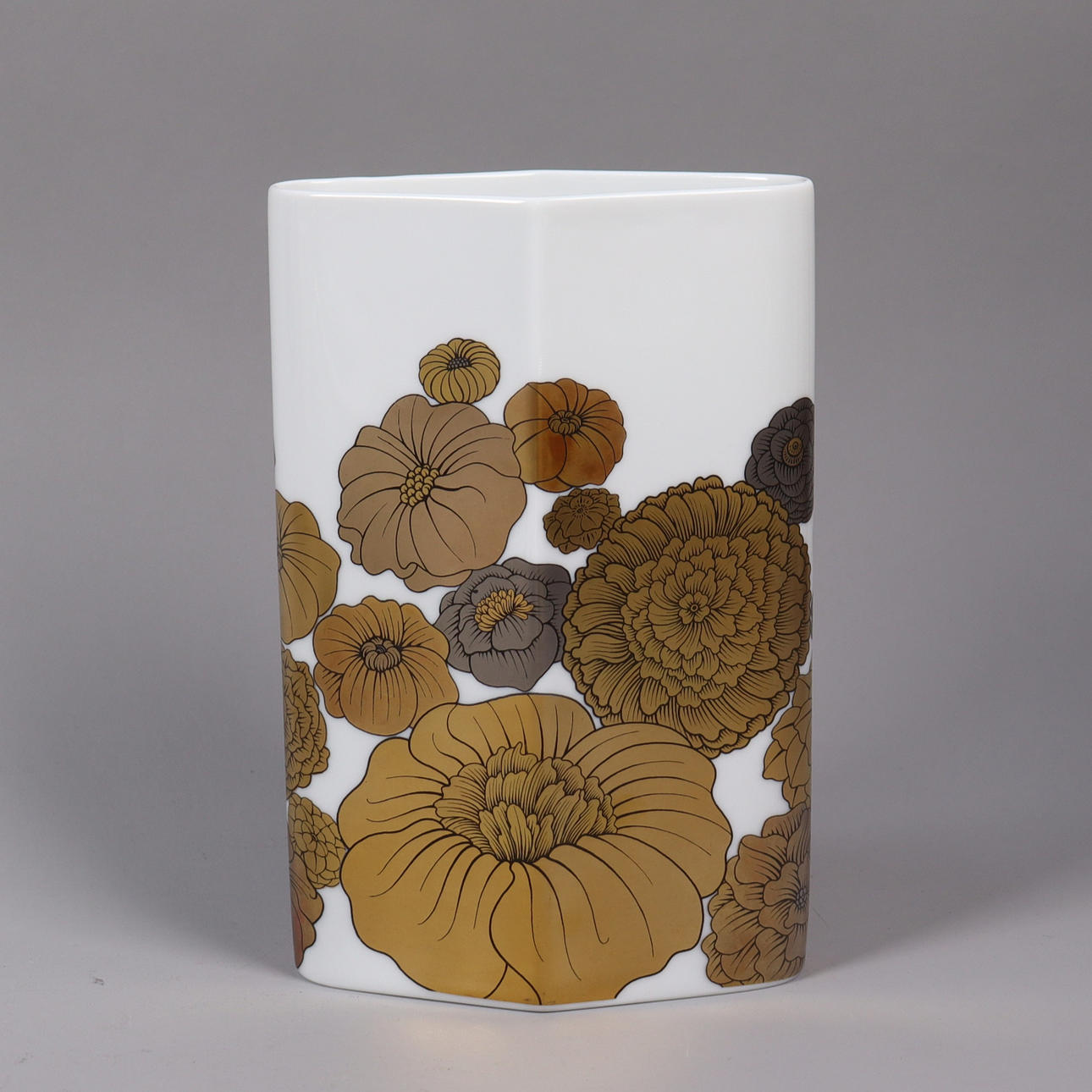 ROSENTHAL, Studio Linie, vase med blomsterindretning.