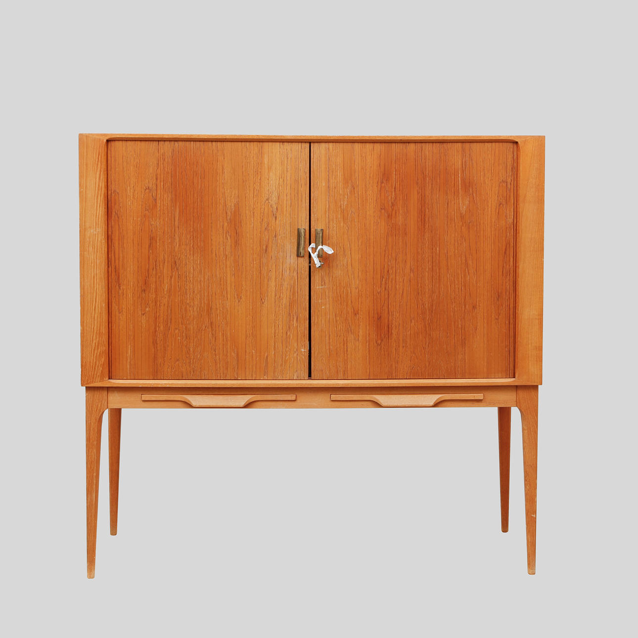 KURT ØSTERVIG. Barskåp, valnöt.