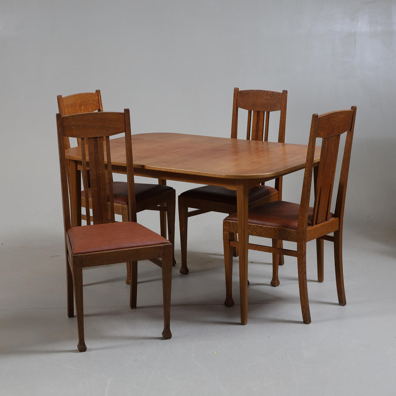 A 5-piece dining group, 20th century.