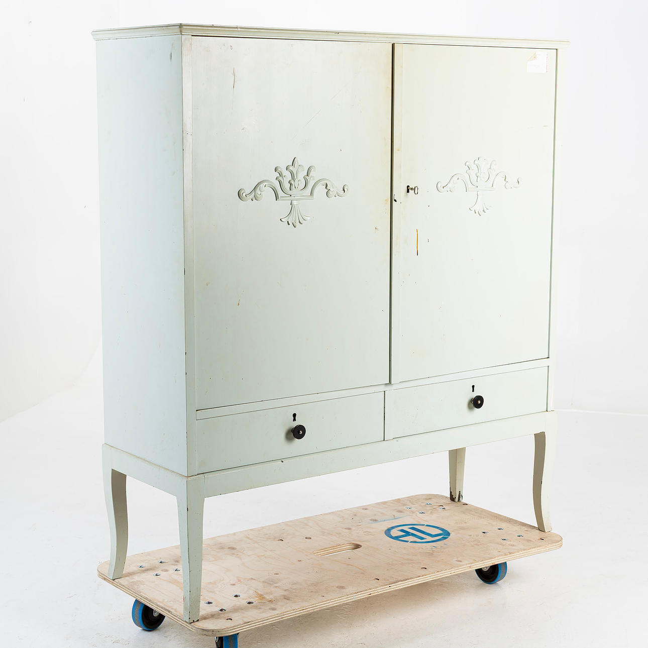 Leinenschrank, bemalt, erste Hälfte des 20. Jahrhunderts.