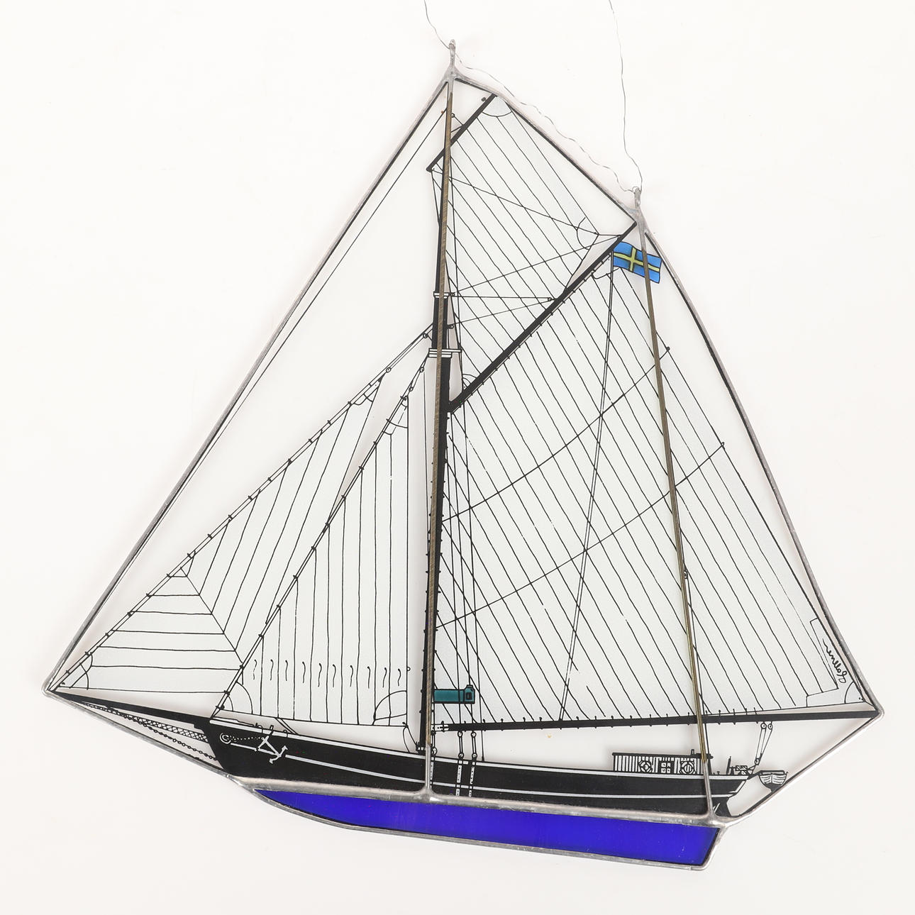 JONAS HALLNER. Fensteranhänger, Boot, Glas, signiert.