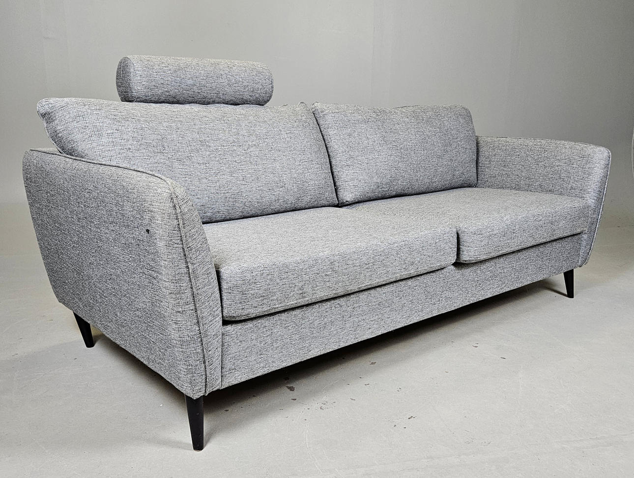 Un sofá, «Country», Mio.