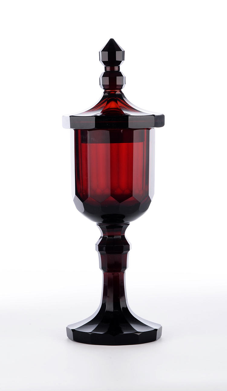 LOCKPOKAL, rubinglas, Biedermeier. Omkring 1840.