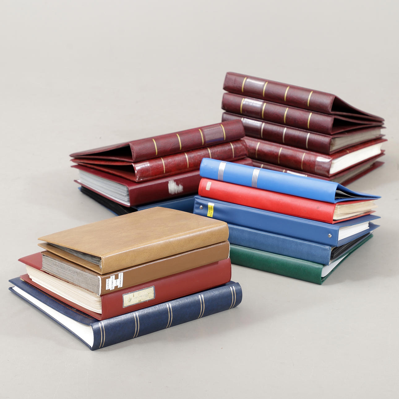 COLLECTOR BINDERS, 18 pcs.