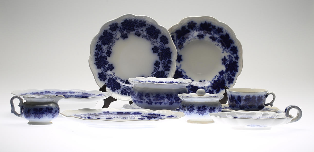 SERVISDELAR, 32 delar, porslin, "Vinranka", Arthur Percy, Gefle.