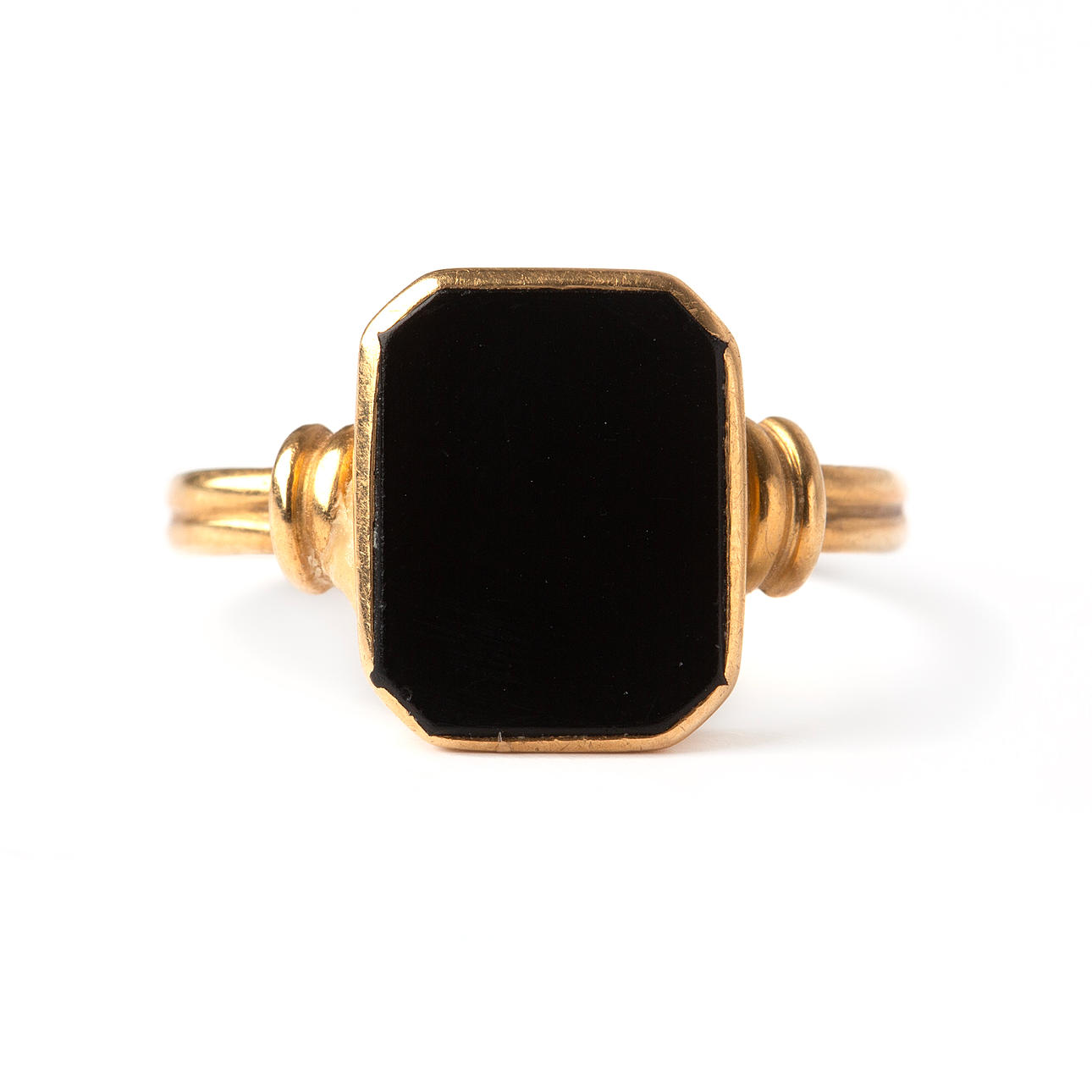 RING, 18K guld och onyx, kattfotstämplad.