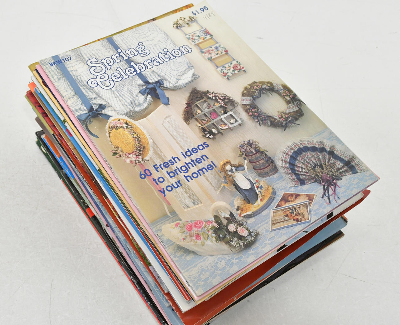 Magazines about embroidery and patchwork. 41 volumes.