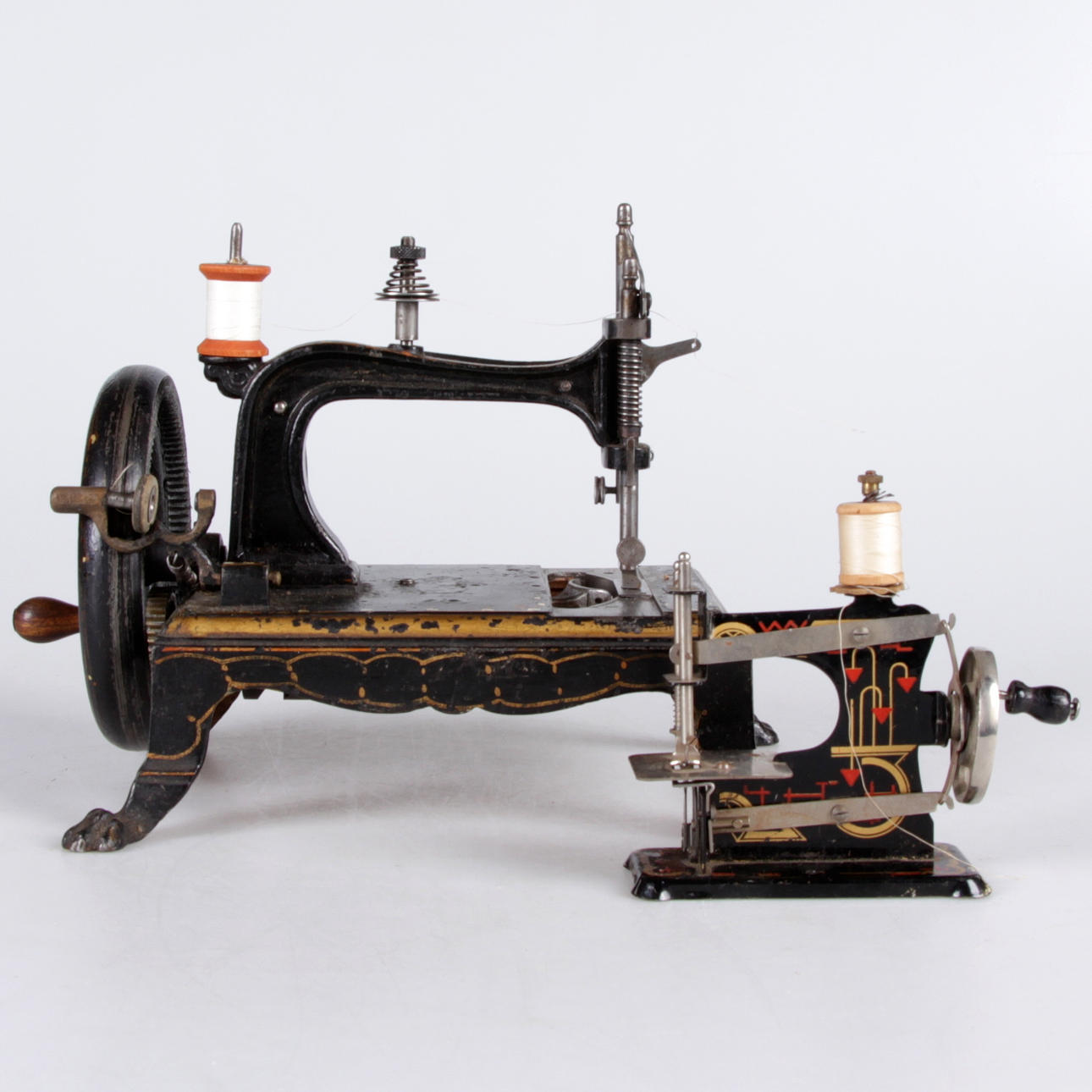 SYMASKINER, 2 st. Tyskland, 1800 samt 1900-tal.