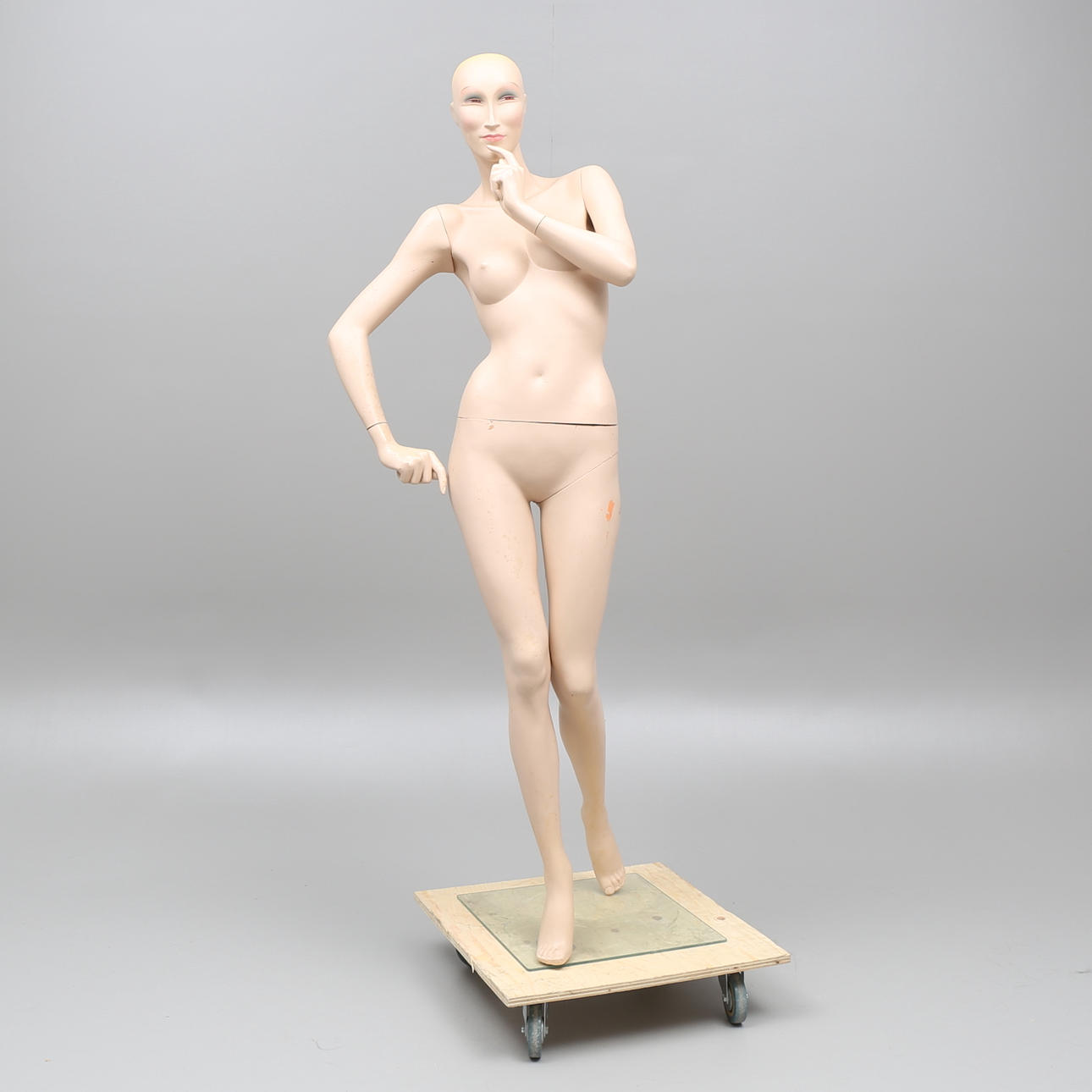 SKYLTDOCKA, Adel Rootstein, London.