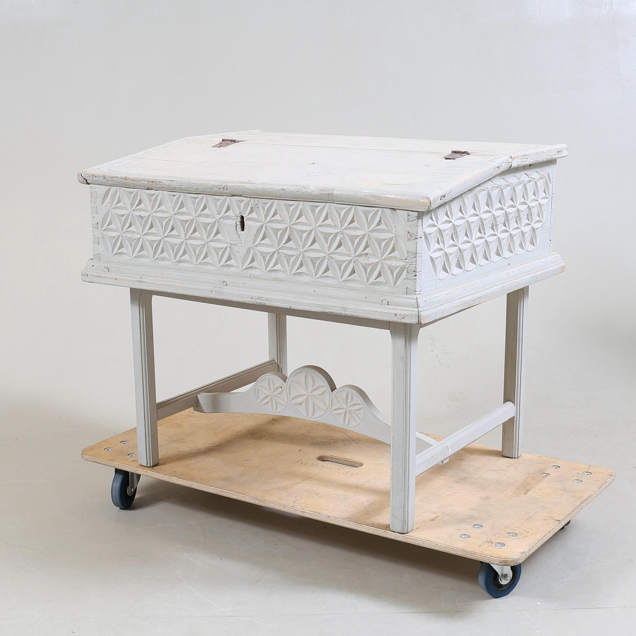 SCHREIBTISCH, KIEFER, anno 1766.