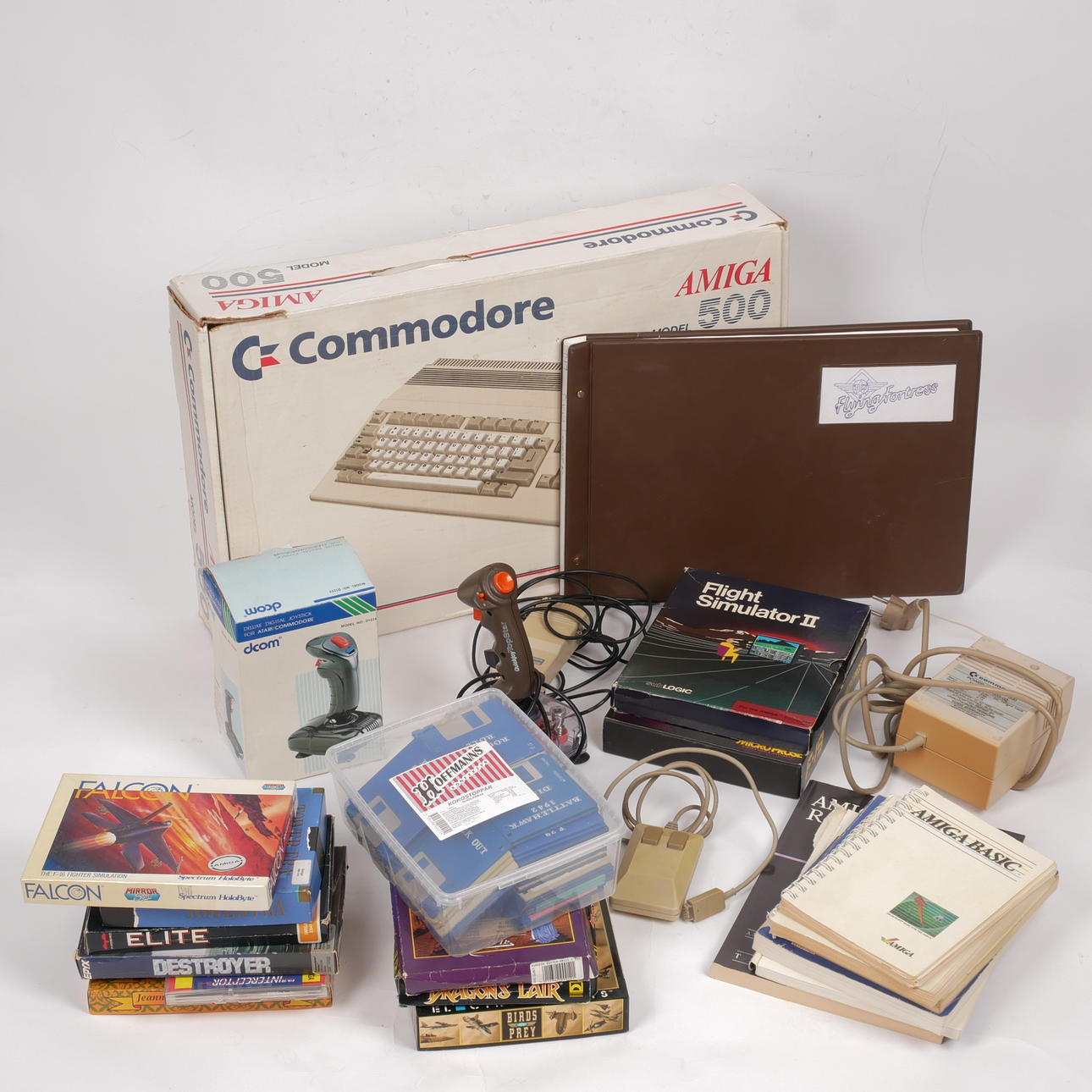 COMMODORE AMIGA 500, with accessories and games.