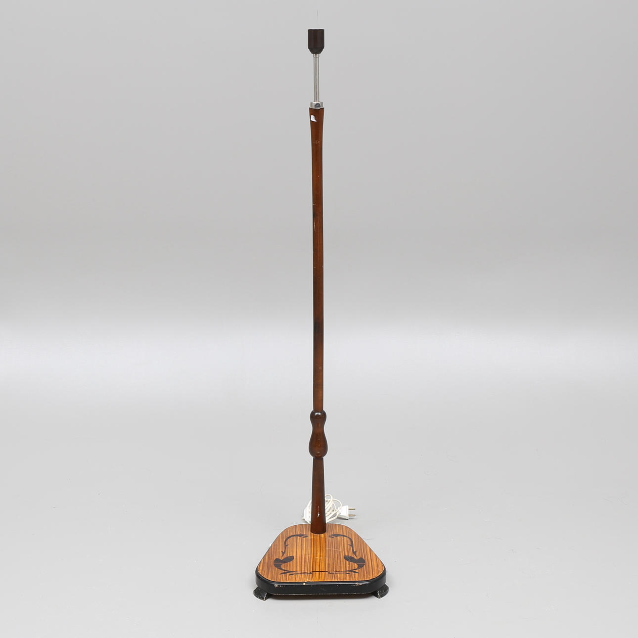 GOLVLAMPA, trä med intarsia, 1940-tal.