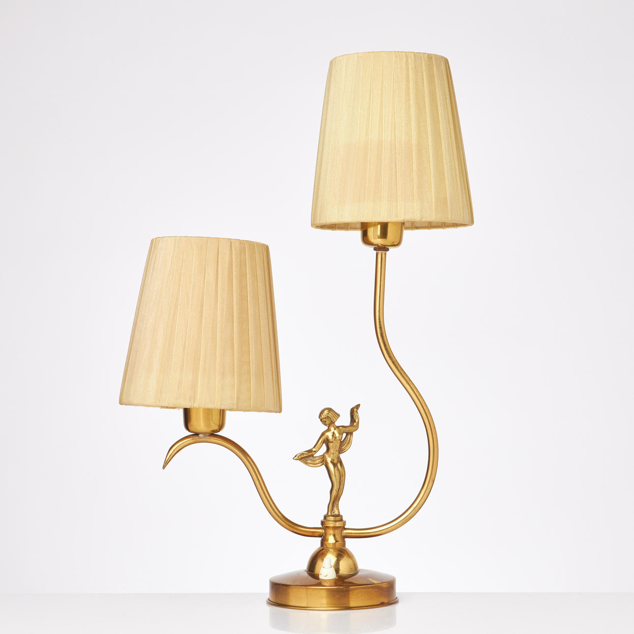 TABLE LAMP. Erik Hansson & Co in Malmö, attributed, metal frame, 2 light sources, mid 20th century.