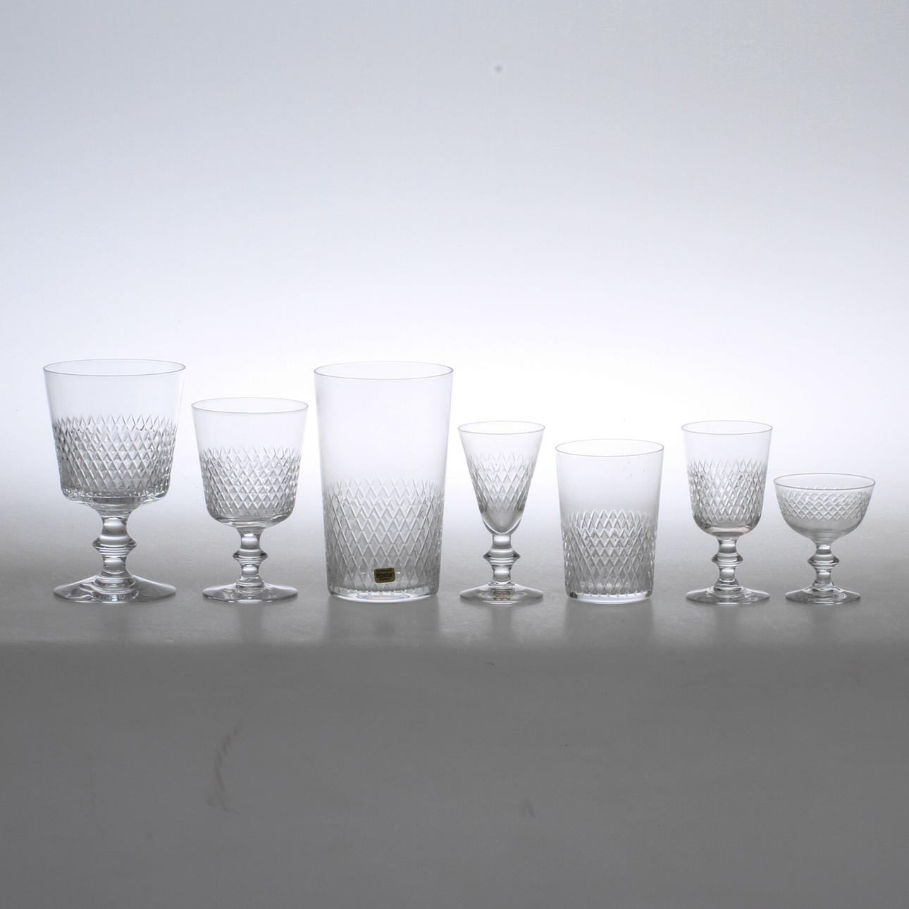 GLASSERVISDELAR, ca 85 delar, glas, "Diamant", Vicke Lindstrand, Kosta.