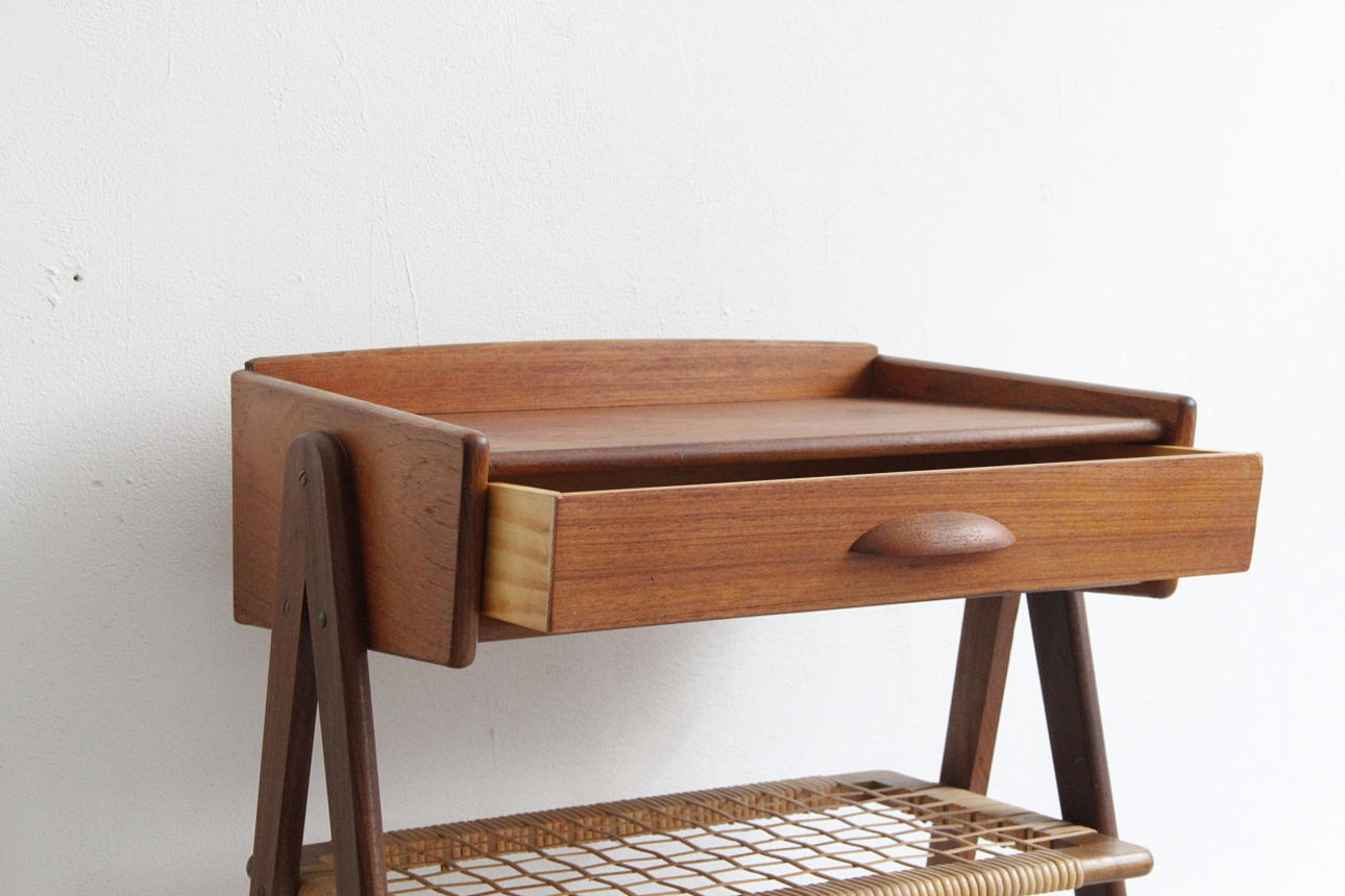 NATTDUKSBORD I TEAK, 1900-TAL.