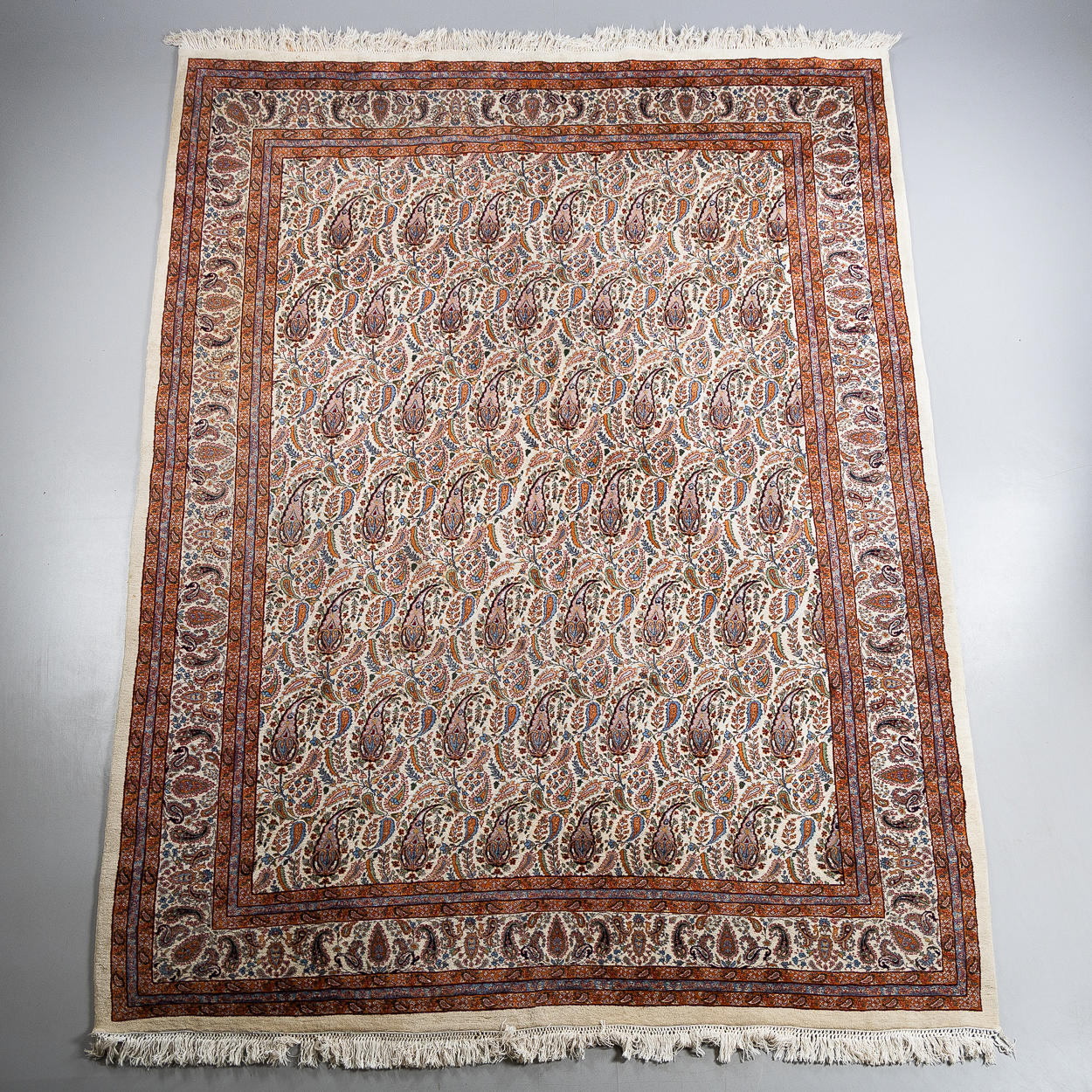 A CARPET, Persian, possibly Keshan, ca 360x248 cm.