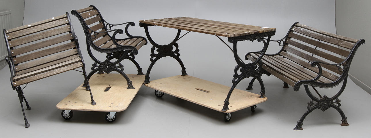 TRÄDGÅRDSMÖBEL,4 delar Gjutjärn/trä 1900-2000-tal.