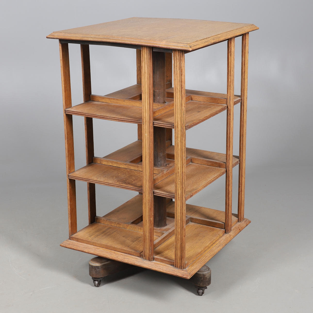 AN EDWARDIAN OAK REVOLVING BOOKCASE.