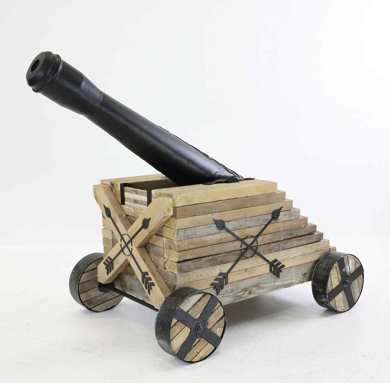 CAÑÓN DE SALUDOS Y BASTÓN DE MADERA.