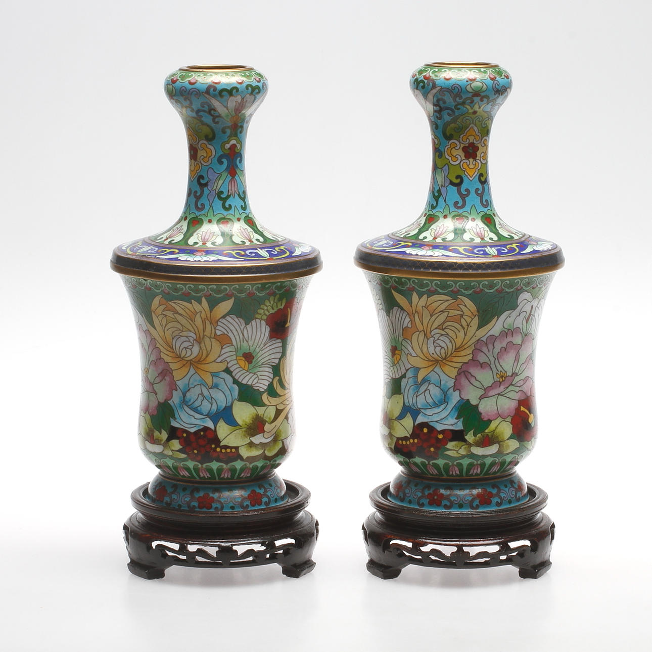 VASEER, ett par, cloisonné, Kina, 1900-tal.