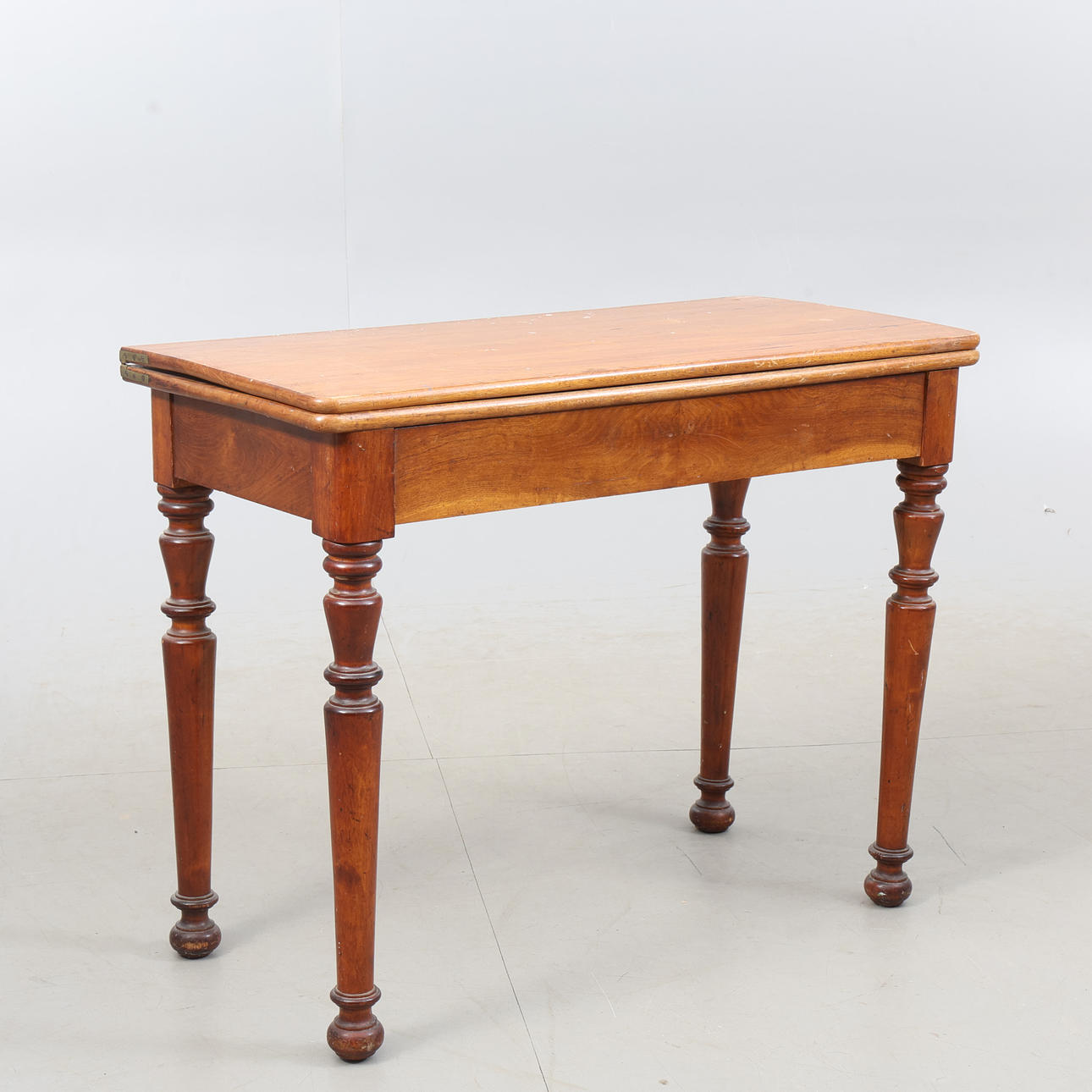 MESA DE JUEGO, neorrenacentista.