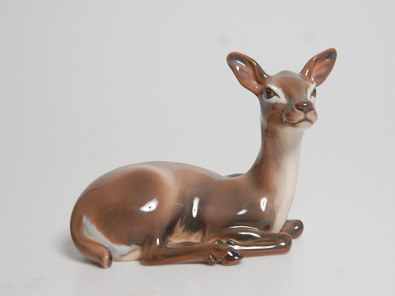 FIGURIN porslin Dahl Jensen, märkt 1147.